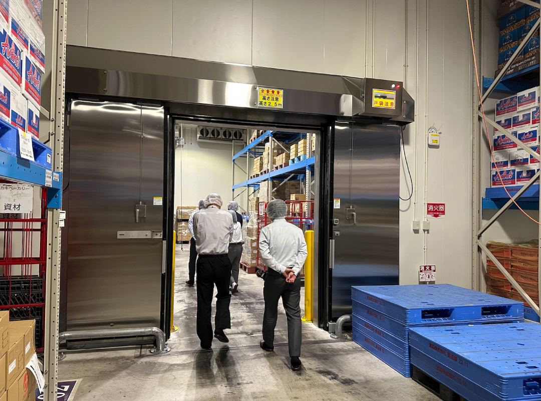 食品部倉庫見学